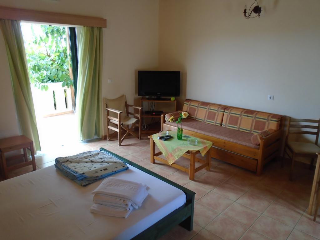 Tompras Village Paralia Demonias Rom bilde