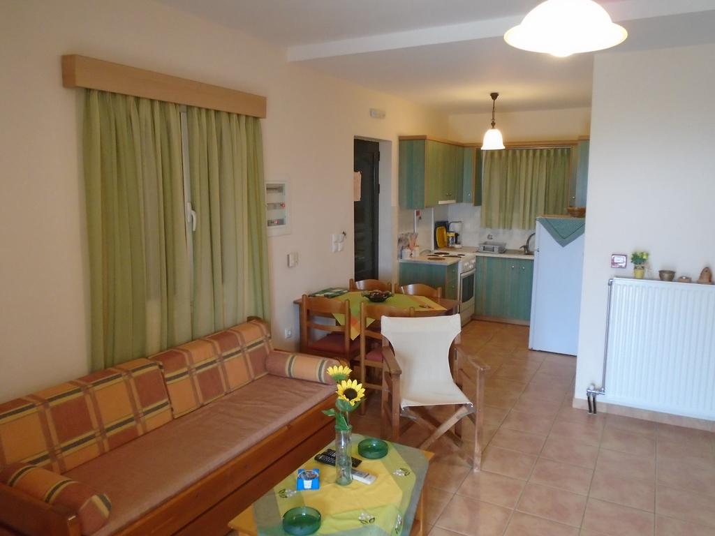 Tompras Village Paralia Demonias Rom bilde